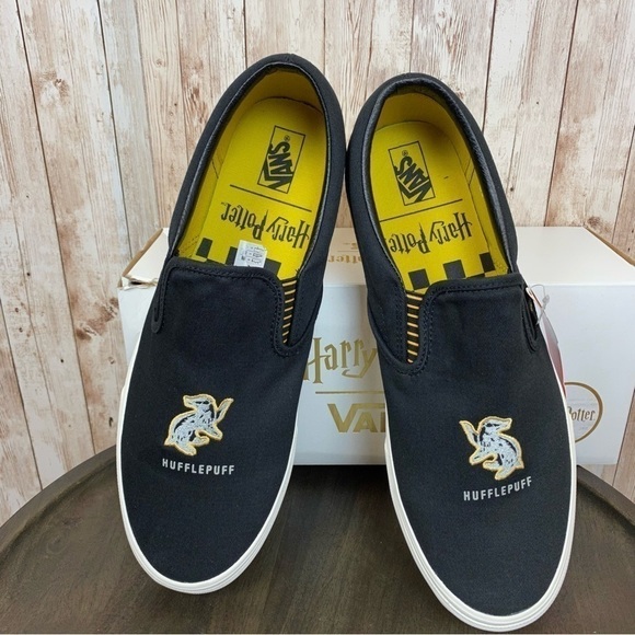 Vans x Harry Potter Huffle Puff‎ Classic Slip on Sneakers Size 13 Men - Picture 1 of 13